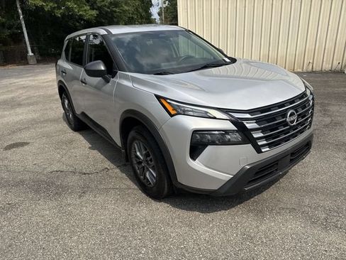 Used 2025 Nissan Rogue S FWD image 3