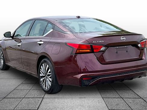 Used 2024 Nissan Altima 2.5 SV FWD image 11