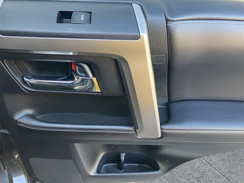 Used 2017 Toyota 4Runner SR5 image 42