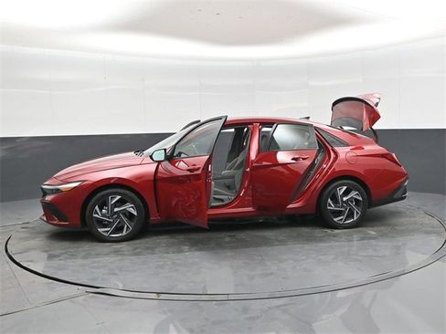 Used 2025 Hyundai Elantra SEL image 49