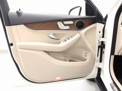 Used 2021 Mercedes-Benz GLC 300 4MATIC image 18