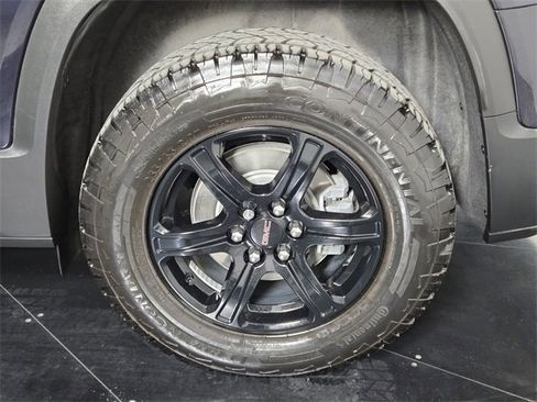 Used 2021 GMC Acadia AT4 w/ Technology Package image 11