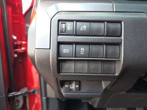 Used 2025 Toyota Tacoma SR5 w/ SR5 Upgrade Package AWD/4WD image 17