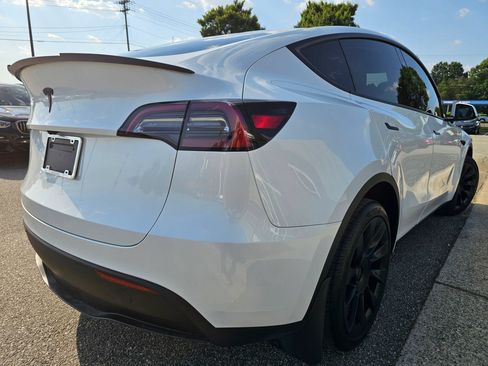 Used 2024 Tesla Model Y Long Range AWD/4WD image 5