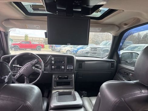 Used 2004 Chevrolet Avalanche Z71 w/ Sun And Sound Package image 12