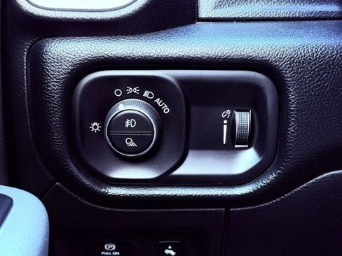Used 2020 RAM 1500 Big Horn AWD/4WD image 25