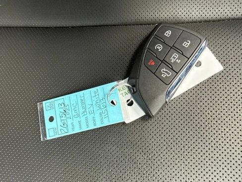 Used 2025 GMC Hummer EV 2X AWD/4WD image 17