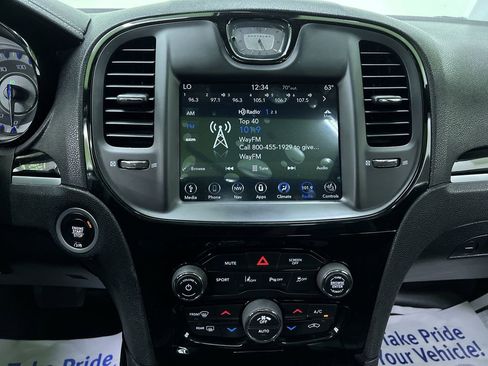 Used 2018 Chrysler 300 S w/ 300S Premium Group RWD image 20