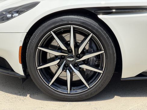Used 2019 Aston Martin DB11 Coupe RWD image 4