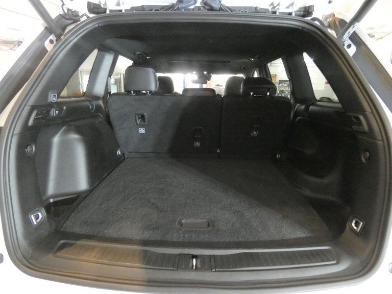 Used 2025 Jeep Grand Cherokee Altitude RWD image 6