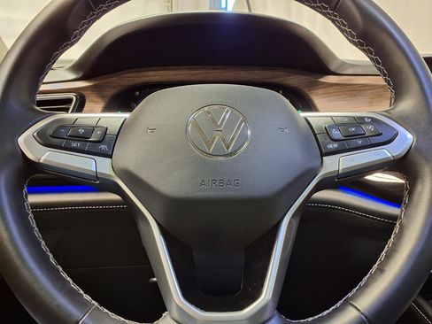 Used 2025 Volkswagen Atlas SEL AWD/4WD image 21