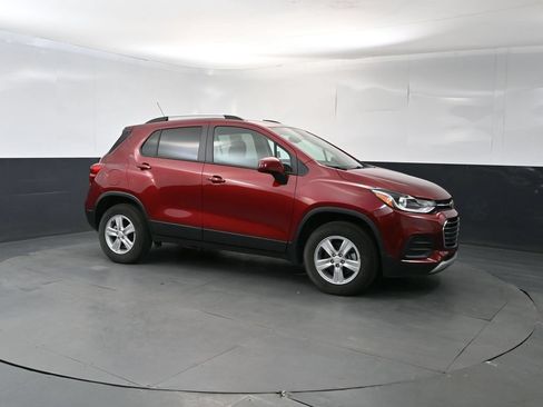 Used 2022 Chevrolet Trax LT w/ LT Convenience Package AWD/4WD image 7