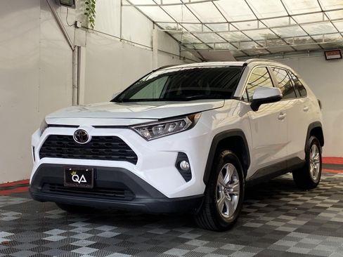 Used 2019 Toyota RAV4 XLE w/ Convenience Package AWD/4WD image 3