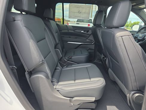 New 2026 Chevrolet Traverse LT w/ Sun and Wheel Package FWD image 15