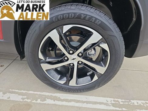 Used 2024 Chevrolet Trax RS w/ Driver Confidence Package FWD image 32