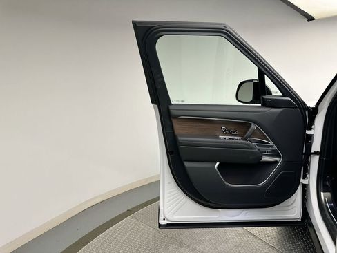 New 2026 Land Rover Range Rover SE AWD/4WD image 9