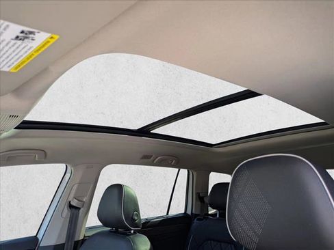 Used 2025 Volkswagen Atlas SEL Premium R-Line image 16