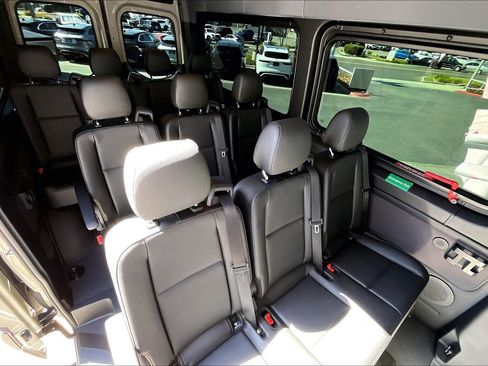 Used 2024 Mercedes-Benz Sprinter 2500 image 27