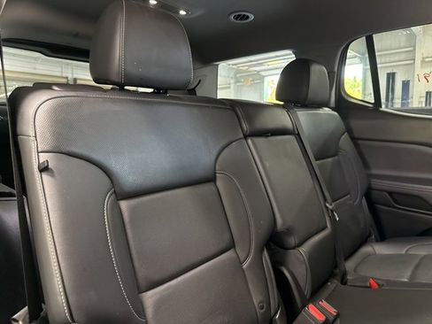 Used 2023 GMC Acadia SLT image 9