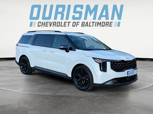 Used 2025 Kia Carnival SX Prestige image 1