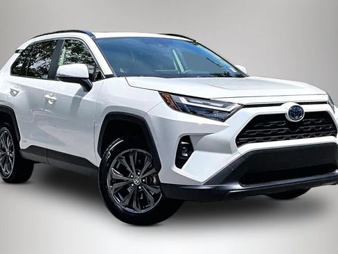 Used 2022 Toyota RAV4 XLE Premium AWD/4WD image 2