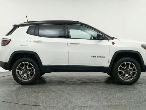 Used 2025 Jeep Compass Trailhawk AWD/4WD image 11