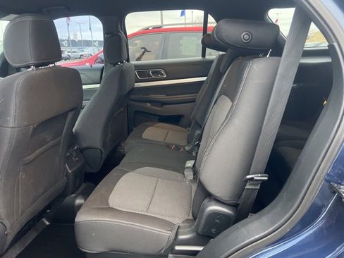 Used 2017 Ford Explorer XLT image 8