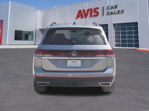 Used 2025 Volkswagen Atlas SE FWD image 7