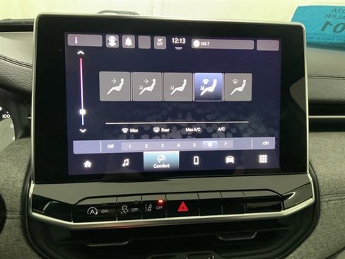 Used 2023 Jeep Compass Latitude image 25