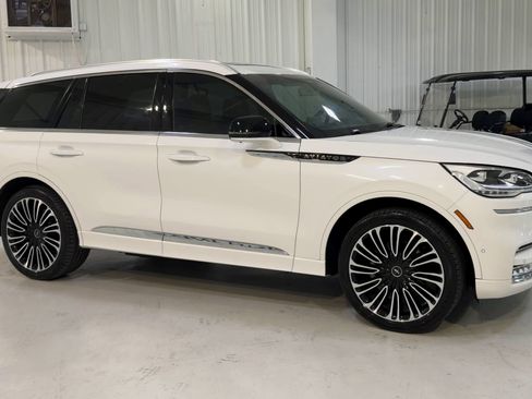 Used 2023 Lincoln Aviator Black Label w/ Dynamic Handling Package image 3