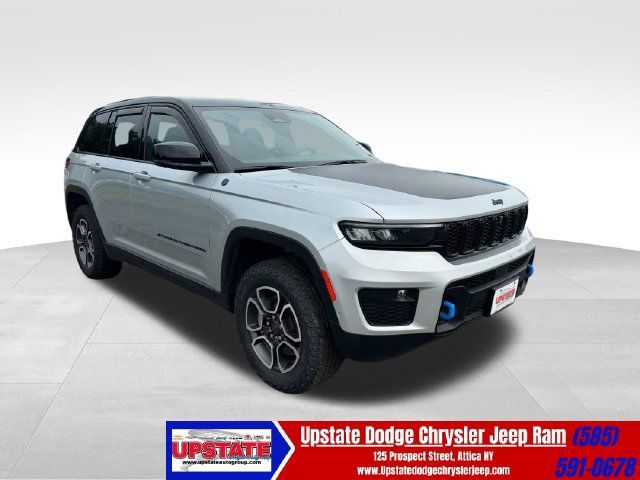 Used 2023 Jeep Grand Cherokee Trailhawk w/ Advanced Protech Group II AWD/4WD image 1