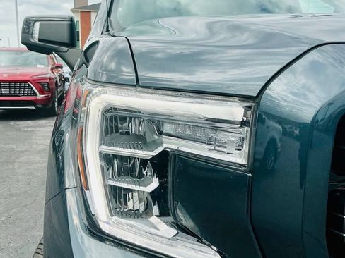 Used 2022 GMC Sierra 1500 AT4 w/ AT4 Premium Package AWD/4WD image 4