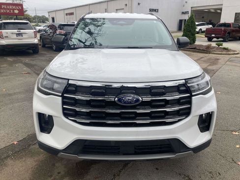Used 2025 Ford Explorer Active w/ Active Comfort Package image 12
