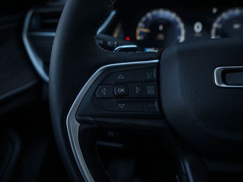 New 2025 Jeep Grand Cherokee Limited w/ Trailer Tow Package image 21