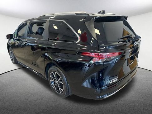 New 2026 Toyota Sienna Platinum AWD/4WD image 4