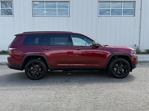 Certified 2025 Jeep Grand Cherokee L Limited w/ Black Appearance Package RWD image 2