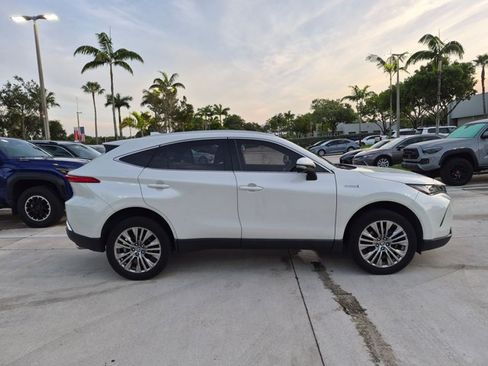Used 2021 Toyota Venza XLE w/ Softex Package AWD/4WD image 4