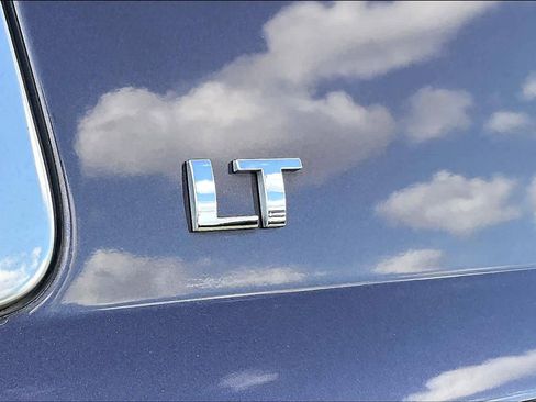 Used 2015 Chevrolet Suburban LT w/ Luxury Package image 9