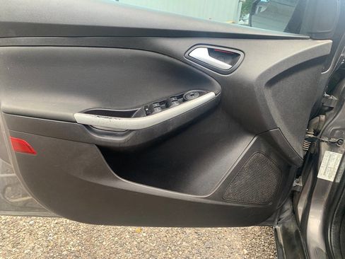 Used 2013 Ford Focus SE FWD image 16