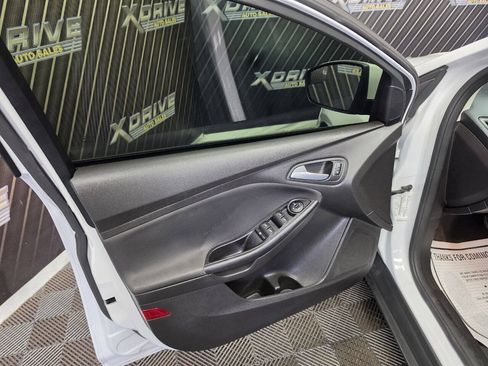 Used 2016 Ford Focus SE FWD image 9