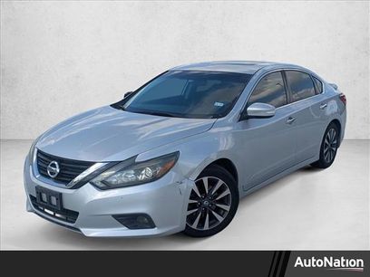Used 2017 Nissan Altima 2.5 SL w/ 2.5 Technology Package