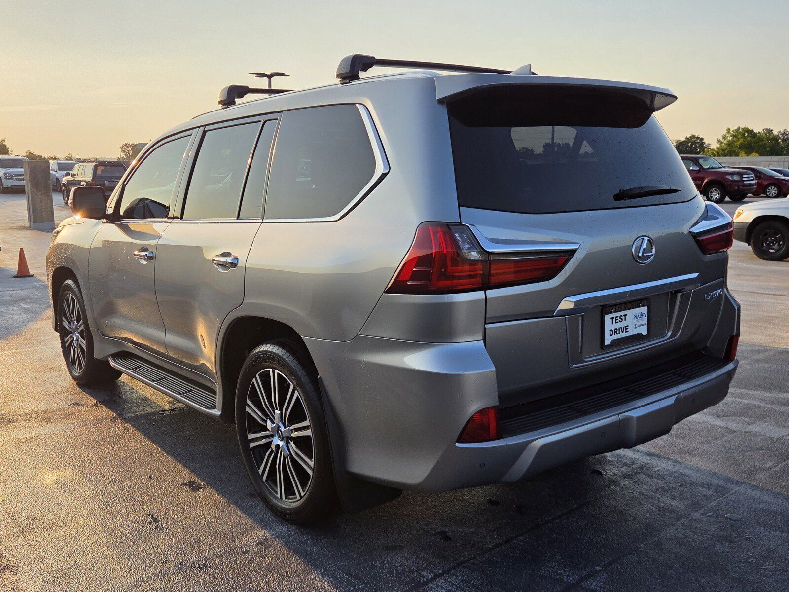 Used 2021 Lexus LX 570 4WD w/ Luxury Package image 3