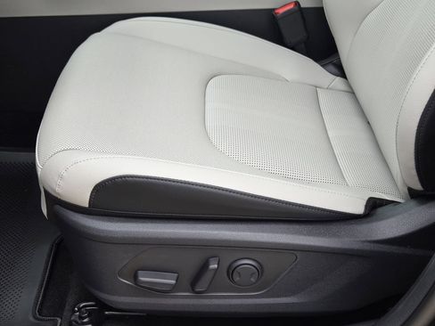 New 2026 Kia Sportage EX FWD image 19