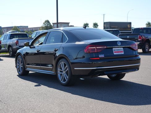 Used 2017 Volkswagen Passat 1.8T R-Line FWD image 5