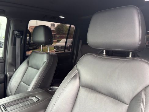 Used 2021 Chevrolet Suburban Z71 w/ Luxury Package AWD/4WD image 12