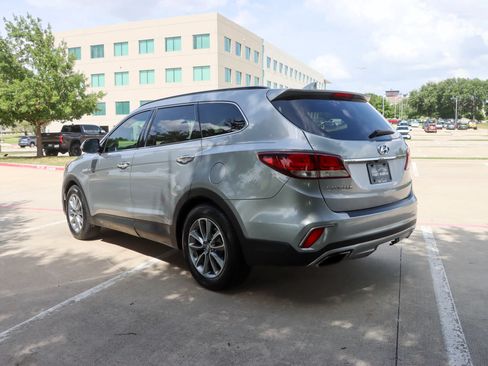 Used 2017 Hyundai Santa Fe SE w/ SE Premium Package 02 FWD image 5