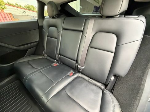 Used 2023 Tesla Model Y AWD image 18