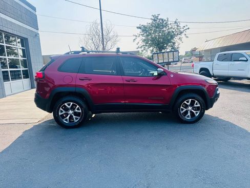 Used 2017 Jeep Cherokee Trailhawk AWD/4WD image 8