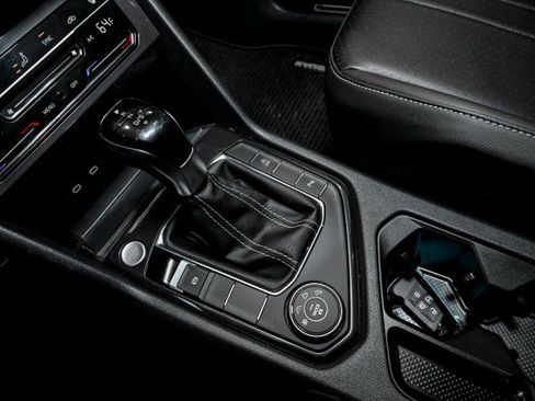 Used 2024 Volkswagen Tiguan SE R-Line image 33