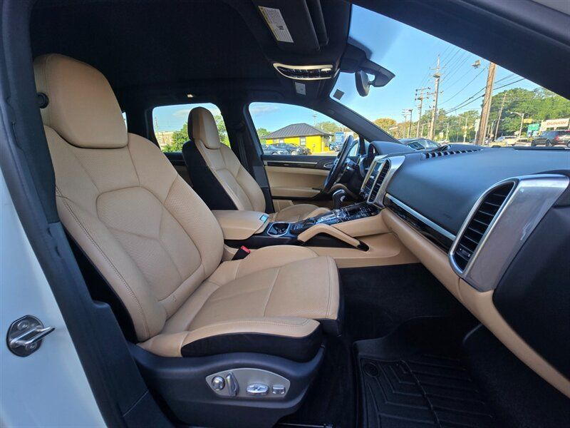 Used 2018 Porsche Cayenne AWD/4WD image 18